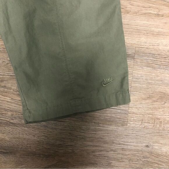 Nike Women’s Khaki Shorts, Size S 4-6, waist adjustable straps - Picture 2 of 10
